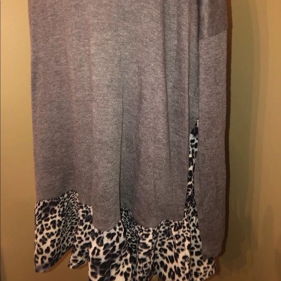 Entro gray and leopard size small brand new - Picture 2 of 8